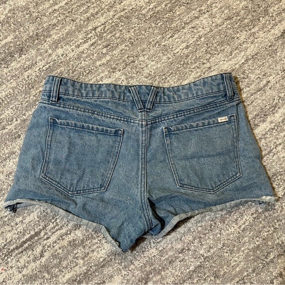 WOMEN’S VOLCOM JEAN SHORTS - Picture 4 of 5